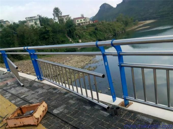 淮南不锈钢复合管护栏是一种卓越的防护材料